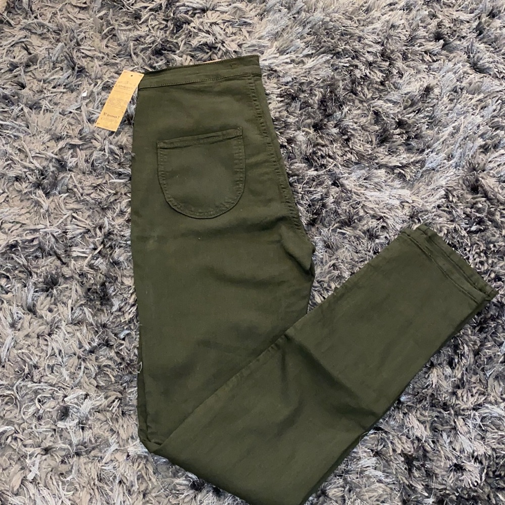 HIGH WAISTED JEANS
